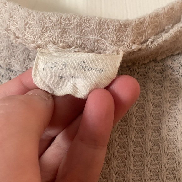 Boutique top with bell sleeves - Picture 4 of 4